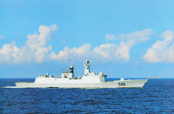 海军“常州”舰接护“旭富1号”获释船员（组图）