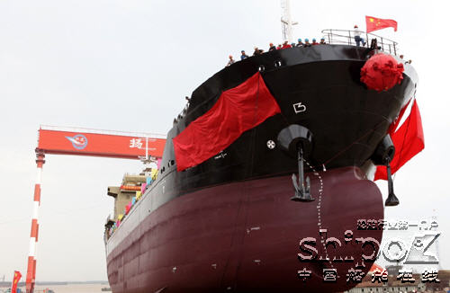 扬州科进船业5600T油轮KJ08097下水（图）