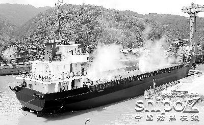 华海船业LCT3000吨大型自航式驳船下水