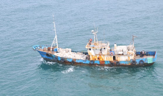 东海第一救助飞行队成功救助胳膊断裂渔民（图）