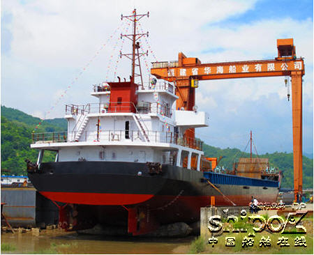 华海船业出口东南亚LCT大型自航式驳船下水