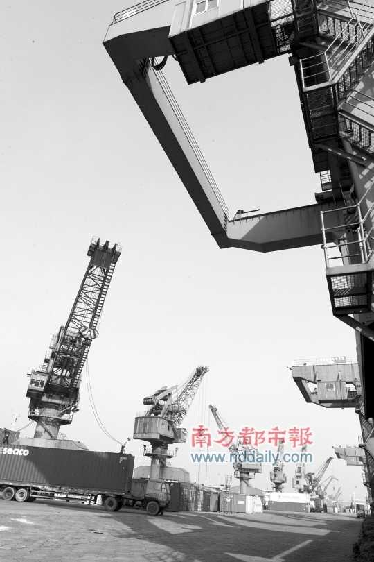集装箱吞吐量下滑(图)