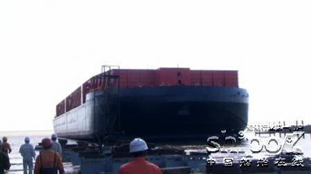 宏强船舶重工HQ058 1#300呎甲板驳下水