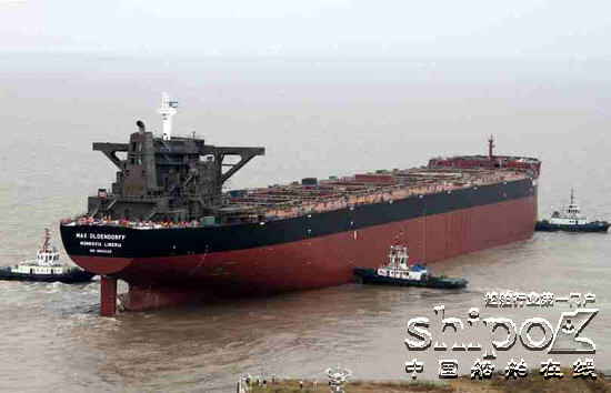 道达重工首制20.5万散货船顺利出坞（图）