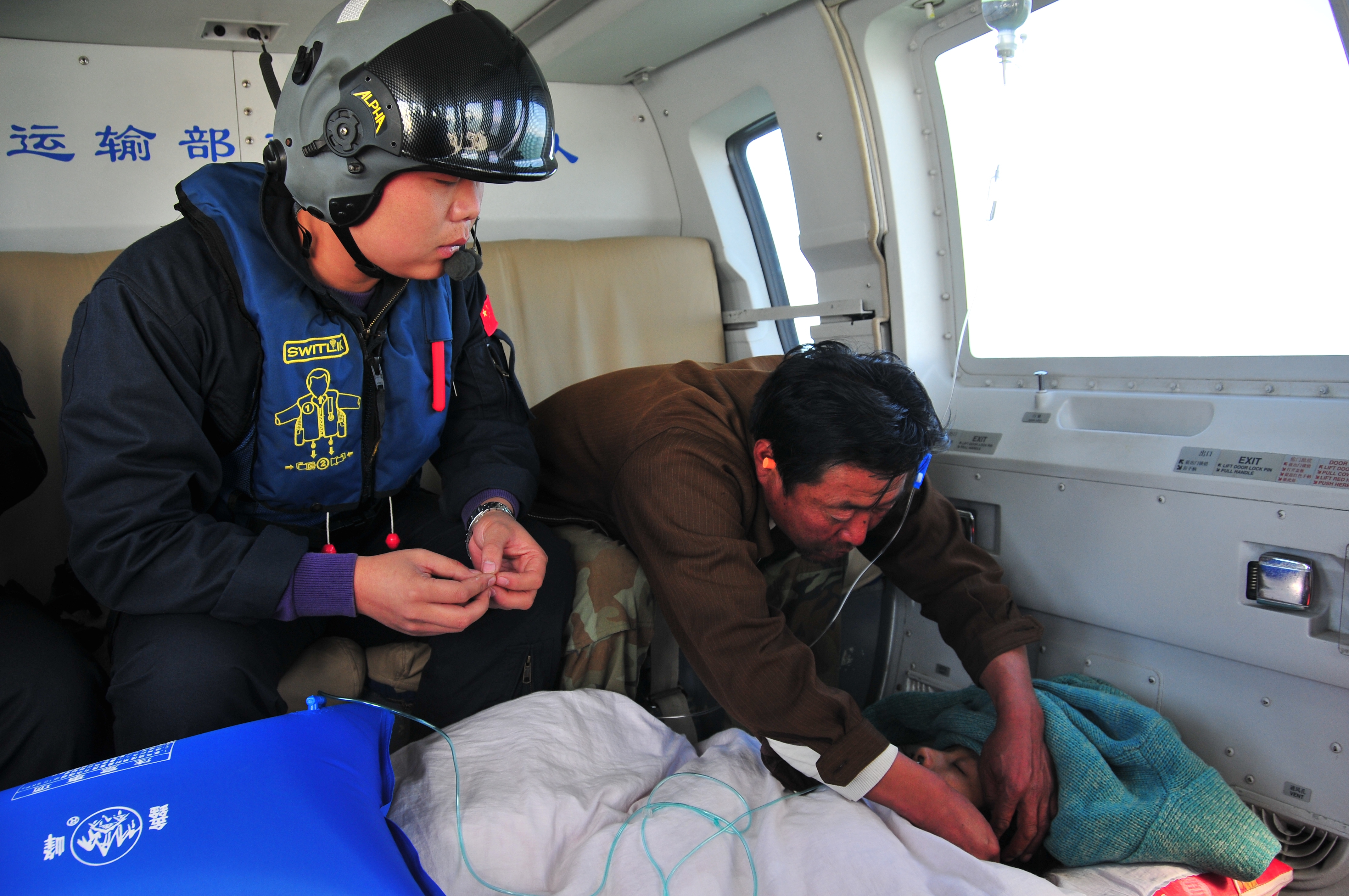 北海第一救助飞行队周末两天解救2名危重人员