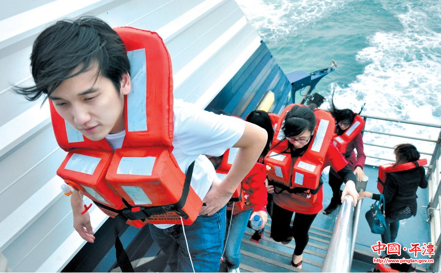 “海峡号”首次举行海上大型搜救应急演练