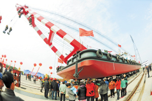 长沙船舶厂建成湖南起重能力最强打捞工程船