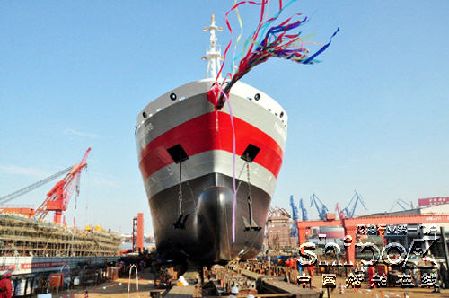 沪东中华首艘17300吨加长型多用途货船下水
