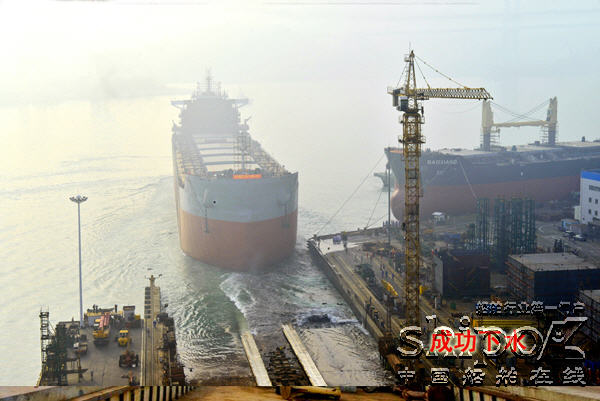 厦船重工第二艘82000吨散货船下水