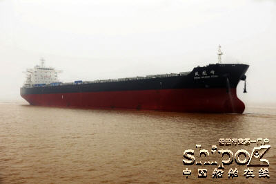 江南造船7.6万吨散货船“凤凰峰”轮交付中海散运