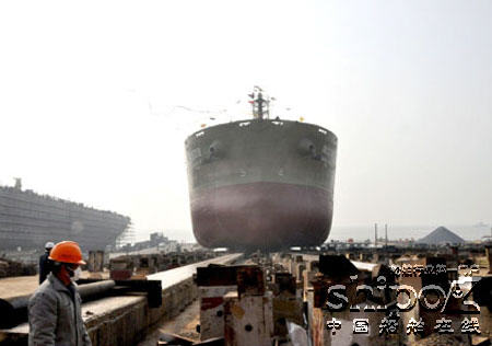 中船澄西46000吨系列散货船在启东3号线下水