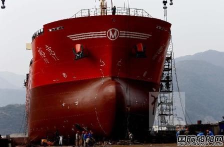 枫叶船舶一艘1800载重吨油船将下水