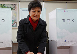 朴槿惠当选韩首位女总统 将面多项外交难题