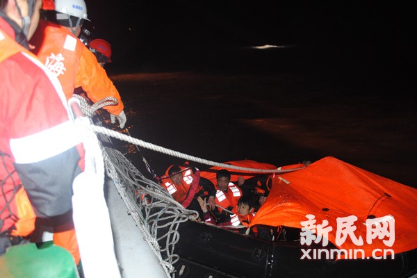 图说：船上15名船员获救。上海海上搜救中心供图