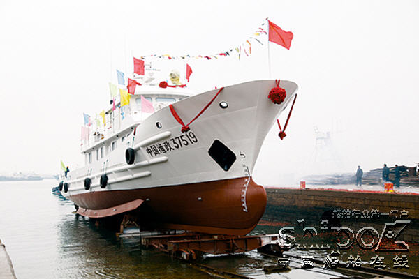 荣成造船100吨级渔政执法船“中国渔政37519”下水