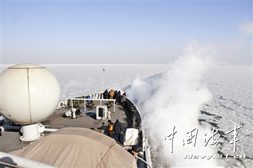 海军721号破冰船渤海破冰：蹈海查冰情【图】