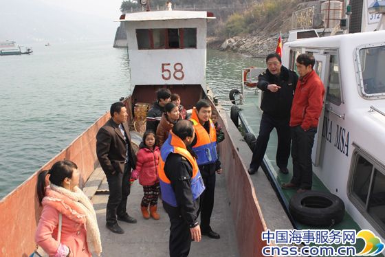 宜昌海事局在春运前查处一自用船非法载客
