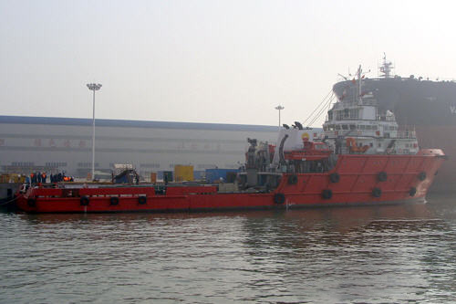 长江船院新型多功能溢油回收船完成试航即将交船
