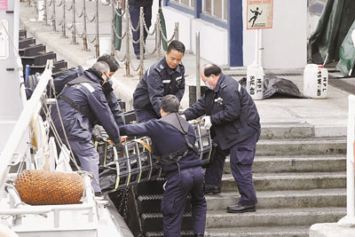 香港船只撞女尸 船员推进器见断臂受惊吓(图)