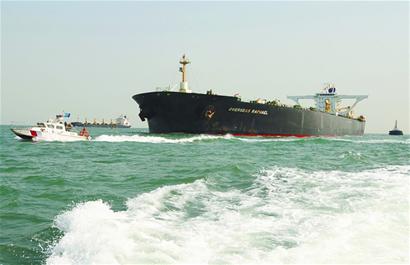 30万吨级超级油轮抵青 船载3亿多美元原油