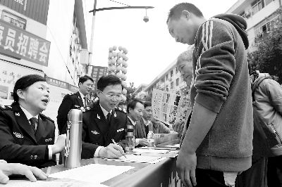 福建省海事局在开展海员培训招生扶贫活动