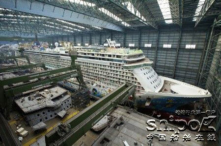 德国迈尔船厂一艘豪华邮轮出坞