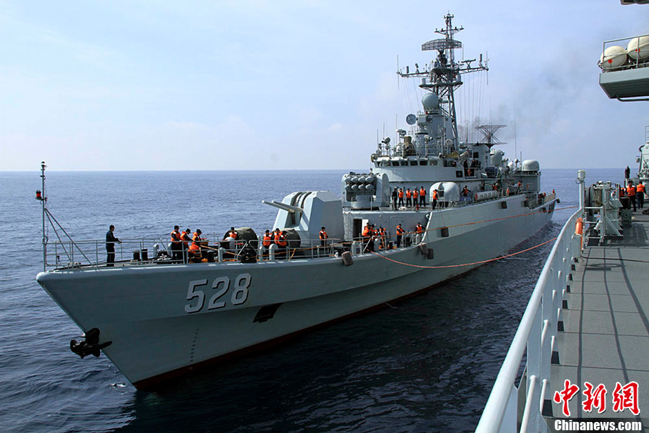 海军第十四批护航编队开始在亚丁湾护航