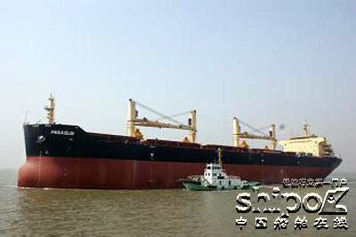 韩通船舶重工57000吨散货轮HT098试航归来