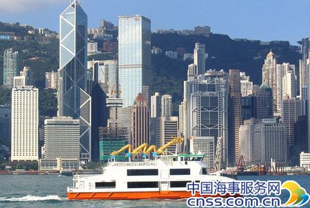 香港工人堵塞货柜码头要求加薪有人受伤