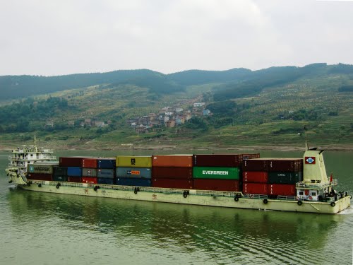 Chongqing starts the first LNG filling station on the Yangtze