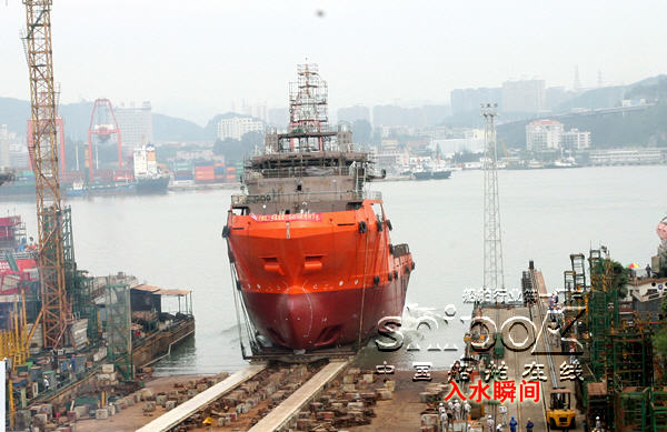 厦船重工第二艘75M海工船成功下水