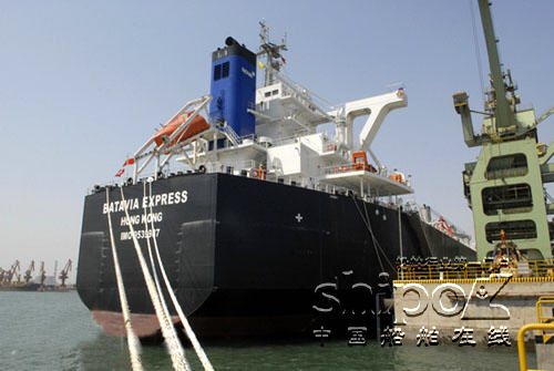 世界最大木片运输船“巴达维亚”号首航