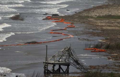 河北乐亭海域出现40华里油污 当地调查半月无果