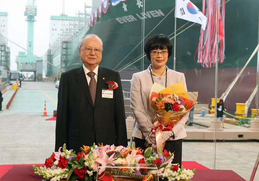 Evergreen Line Christens Its Tenth L-Type Containership in South Korea