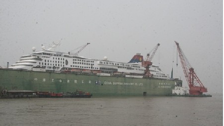 中海长兴修船基地成功抢修豪华邮轮“双子星号”