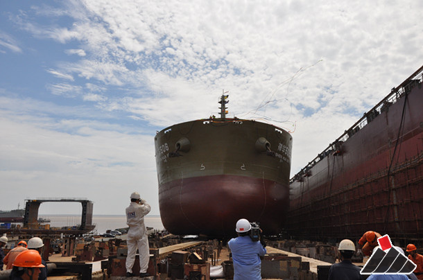神华航运公司成功完成17万吨级外轮接驳运输任务