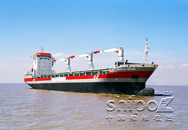 沪东中华17300吨26号多用途货船试航