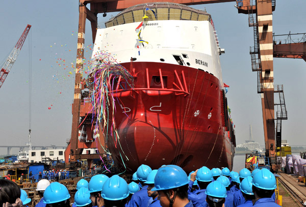 镇江船厂新型海工船下水并喜获海工船大单