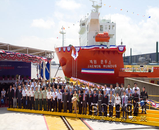 三星重工宁波公司1艘自动力特种重载驳船命名