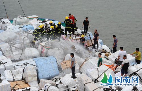 台湾籍千吨货轮石湖港外起火10名船员紧急转移
