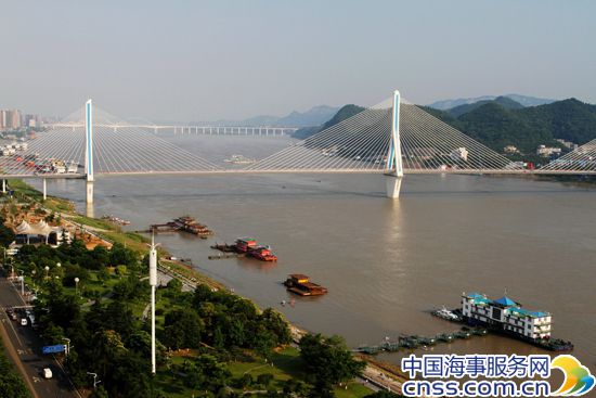 长江进入汛期海事部门重处违法船舶