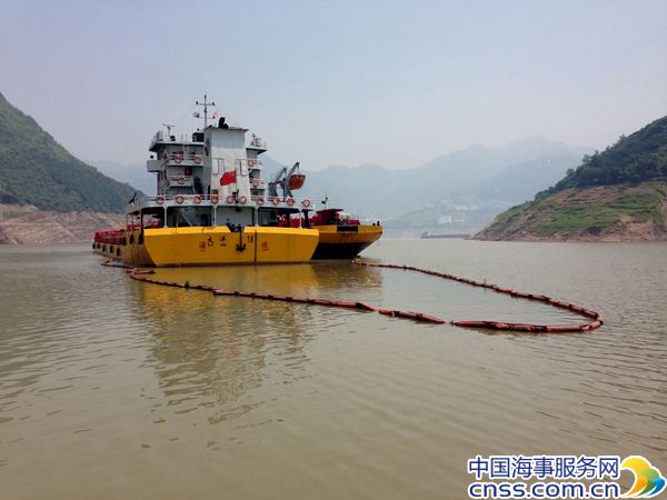 三峡库区归州开展油船溢油污染事故应急演习