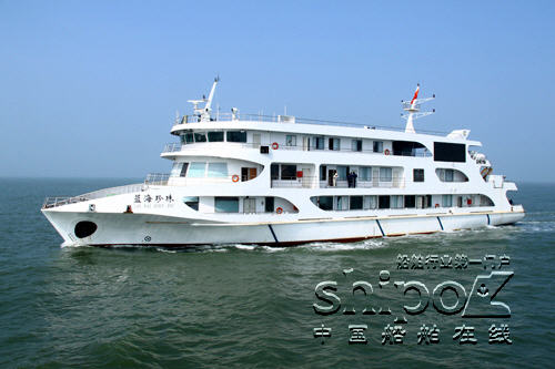 长江船院设计的青岛300客位豪华游船“蓝海珍珠”交船