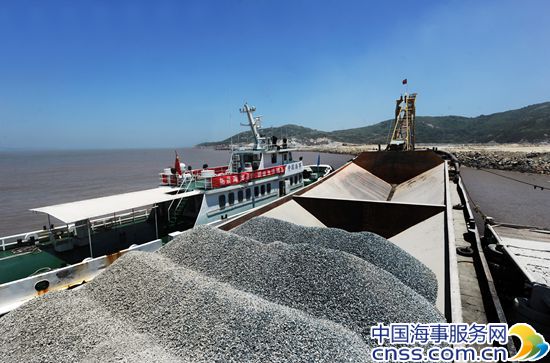 浙沪海事部门联合开展砂石运输船舶专项整治