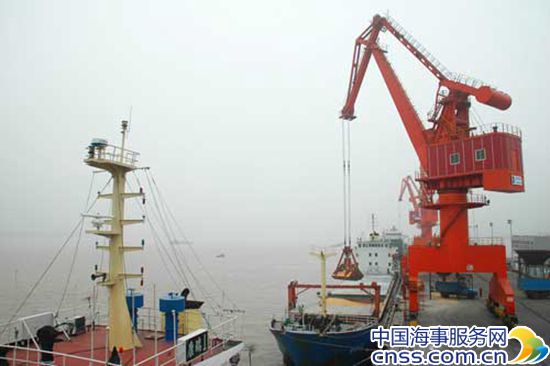 2013上半年长江港口水运生产运行状况