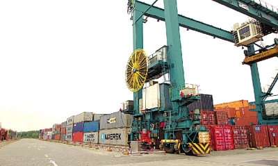 扬州港集装箱码头“油改电”