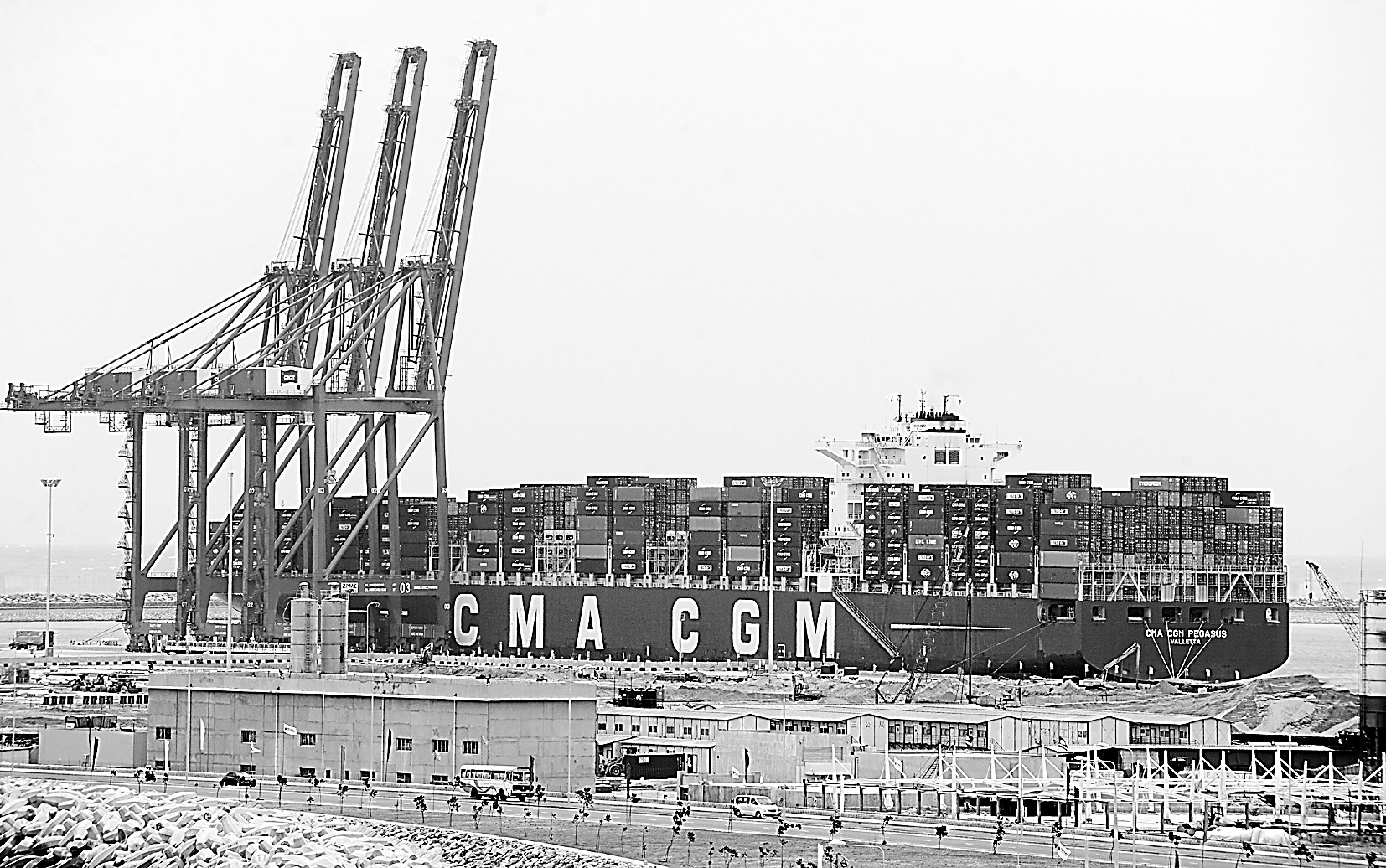 中企开始运营科伦坡港口成南亚重要航运枢纽
