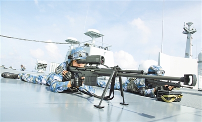 海军第十五批护航编队举行首次反劫持与武力营救演练(图)