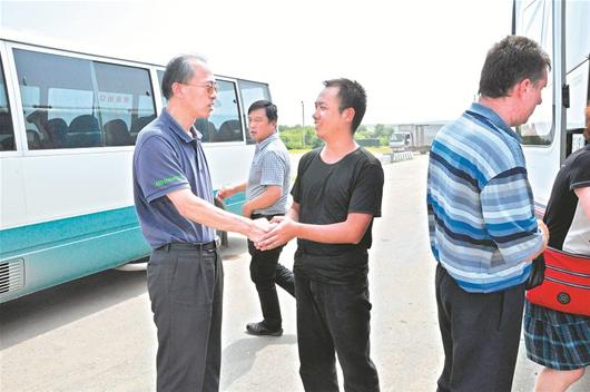 中国小伙韩国海域坠海 被俄籍货船救起