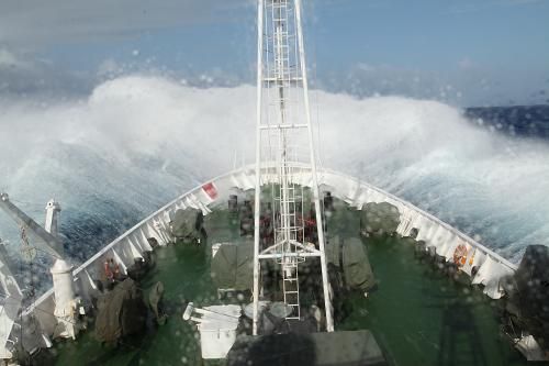 “蛟龙”号在采薇海山爬坡 进行第三航段首潜